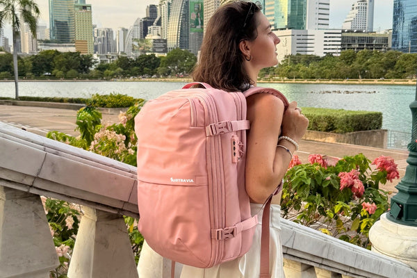 DISCREET AND FLORAL PINK